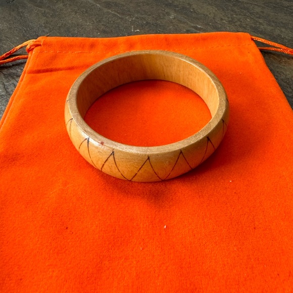 Wood carved Bangle - Picture 1 of 4